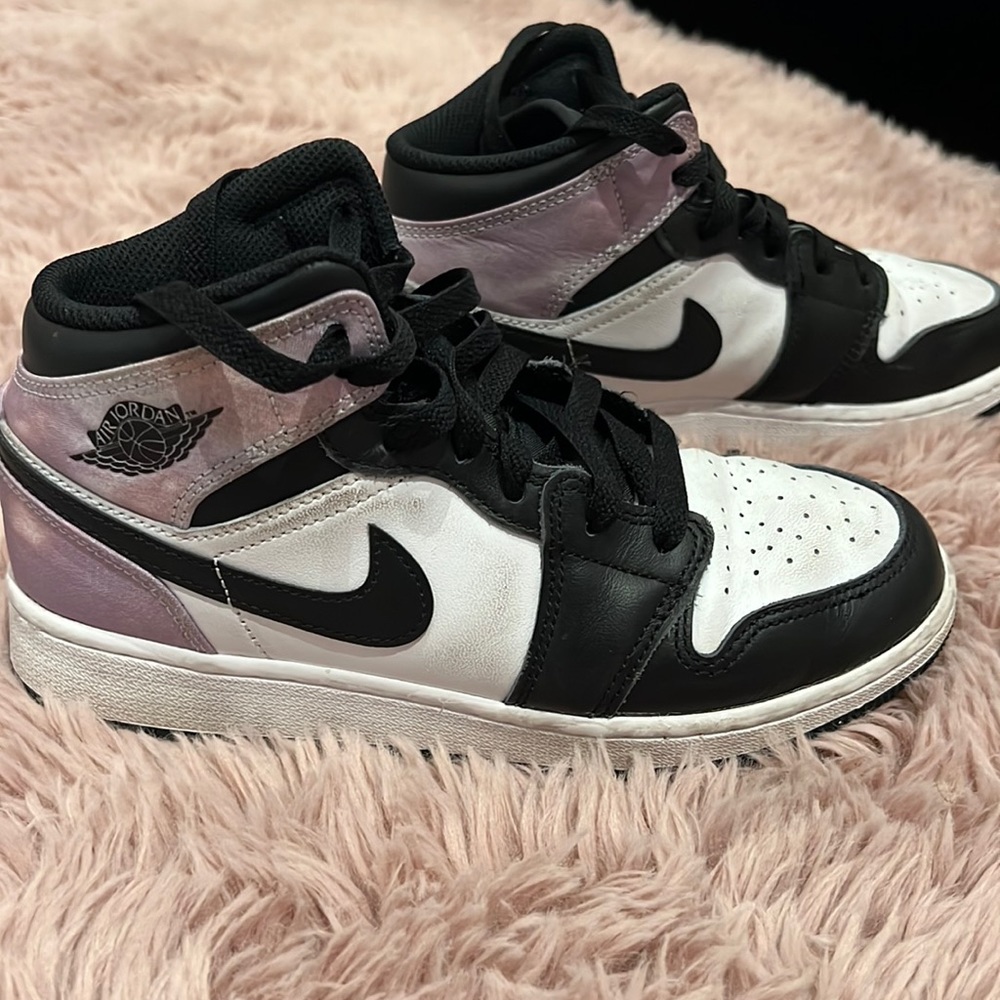 Air Jordan Sneakers - almost brand new